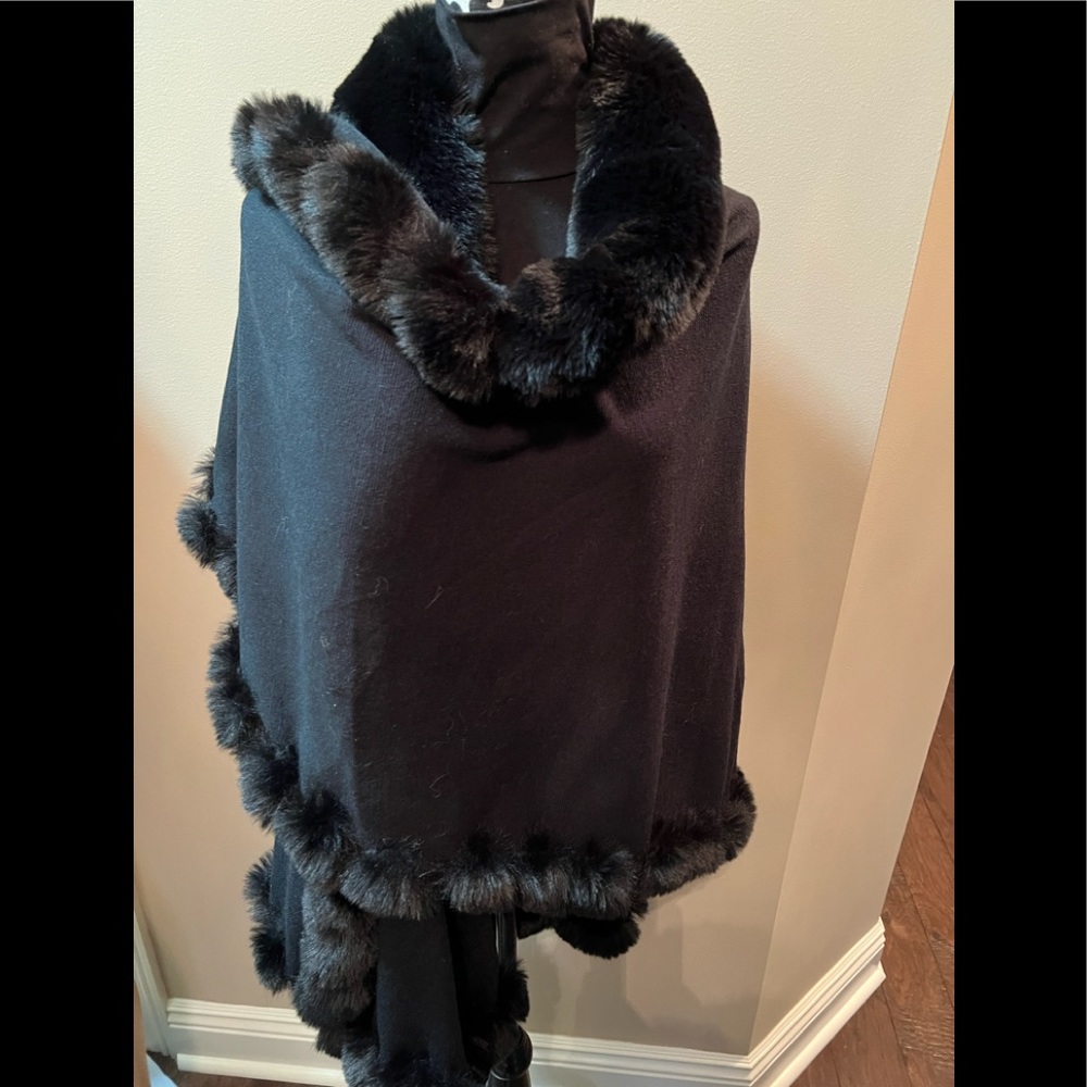 Brand New One-size-fits all Faux Mink Fur Wrap. NWT